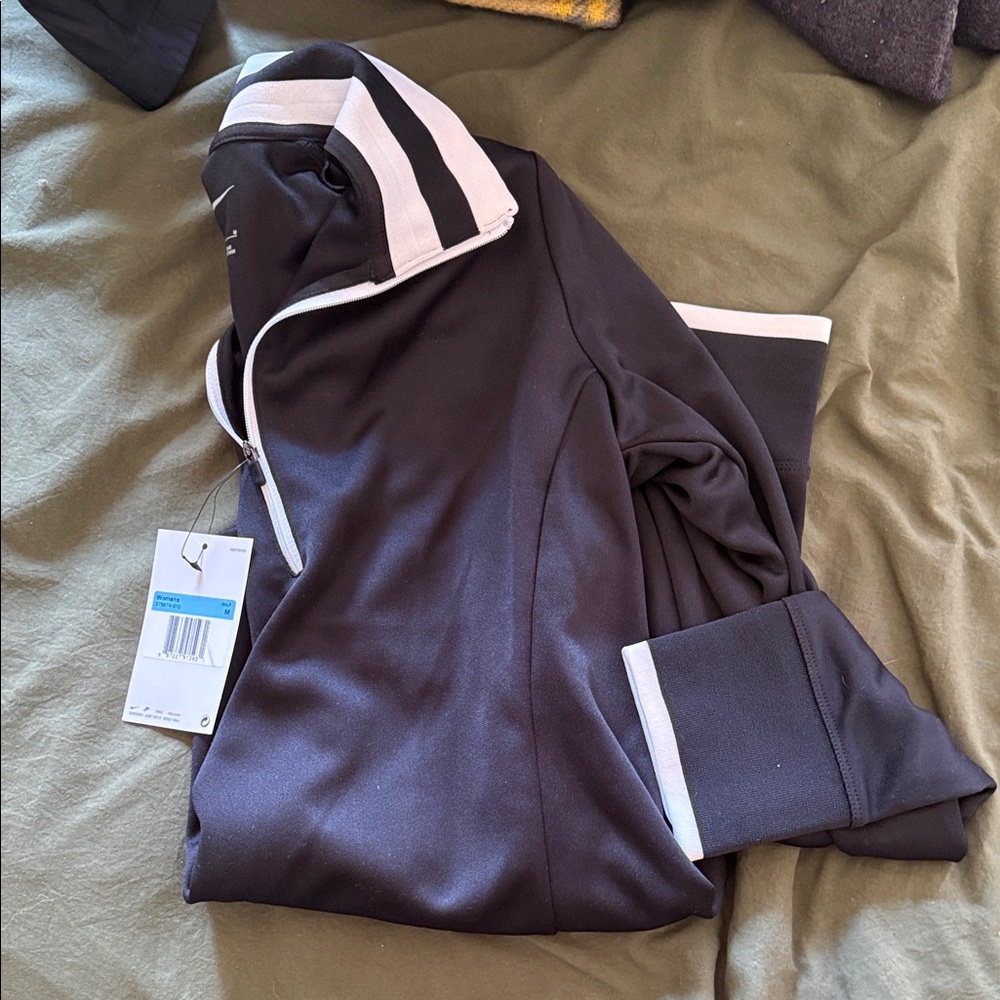 Nike Black and White Quarter-Zip Top - Picture 7 of 7